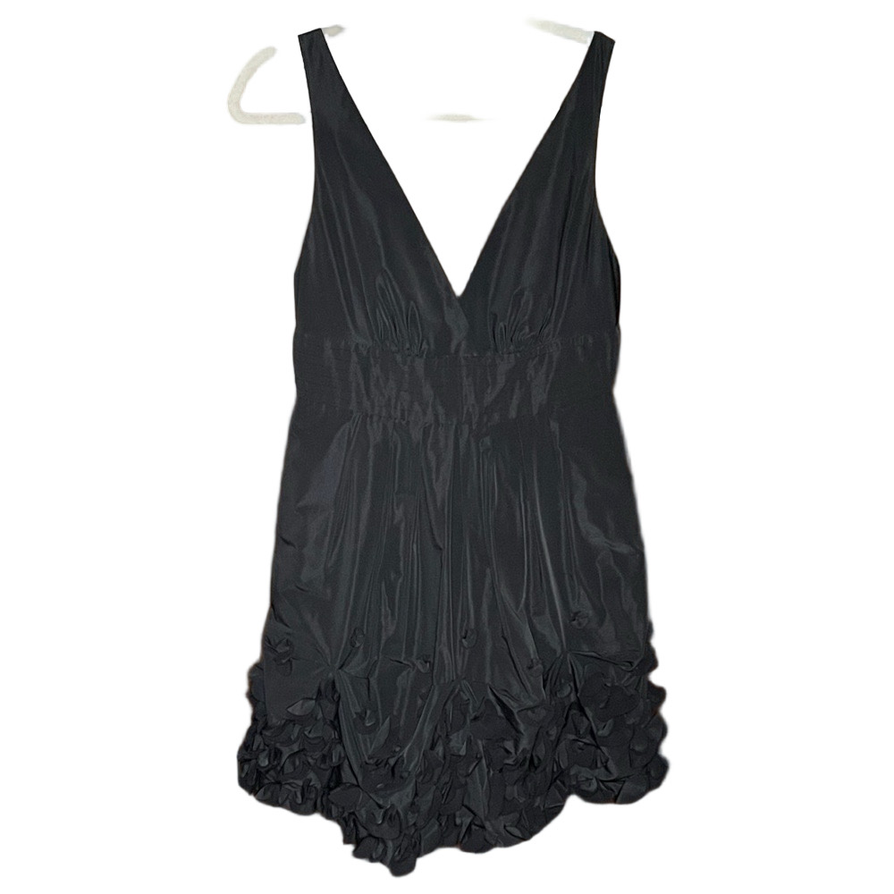 BCBGMaxAzria Size 8 Black V-Neck Prom Party Dress